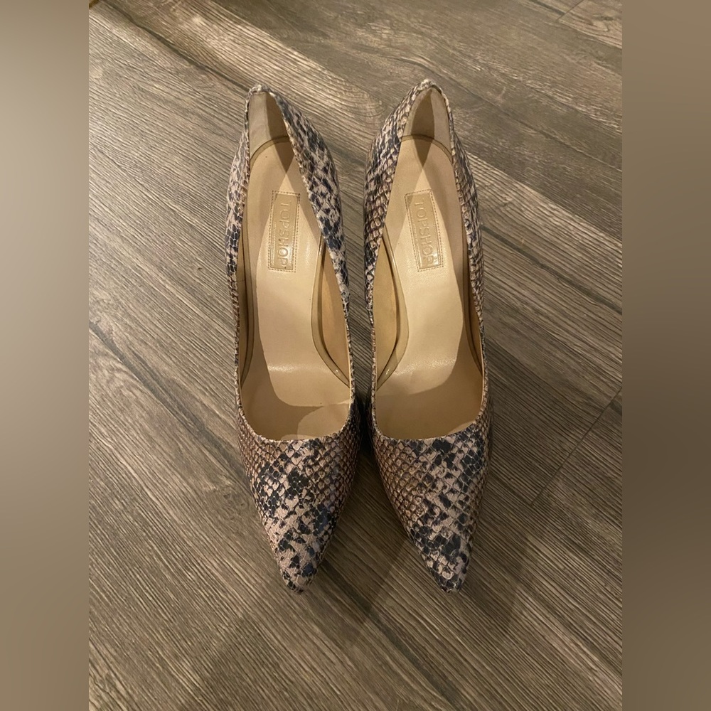 Snake skin pumps